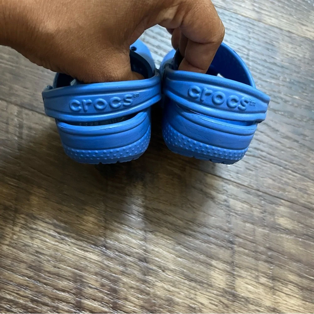 Crocs electric blue slip on water sandals shoes c2 c3
